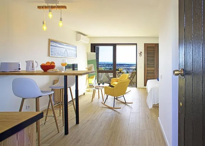 Sea View Studio, Terrace & Pools -