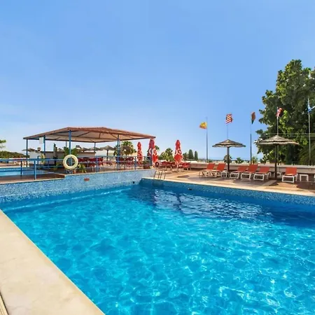 Sea View Studio, Terrace & Pools - * אלבופיירה