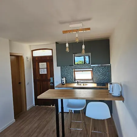 Apartment Sea View Studio, Terrace & Pools - *