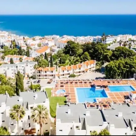 Sea View Studio, Terrace & Pools - アパート *