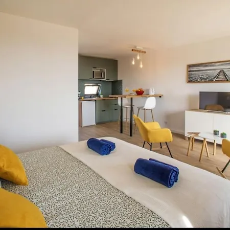 Sea View Studio, Terrace & Pools - Apartamento